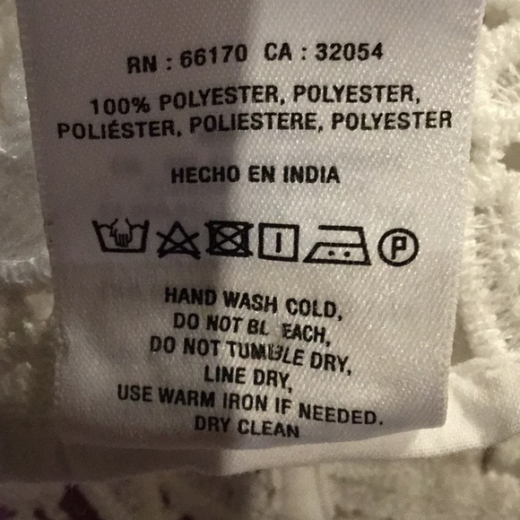 Delicate Cut-Out Top - NEW - Picture 6 of 6